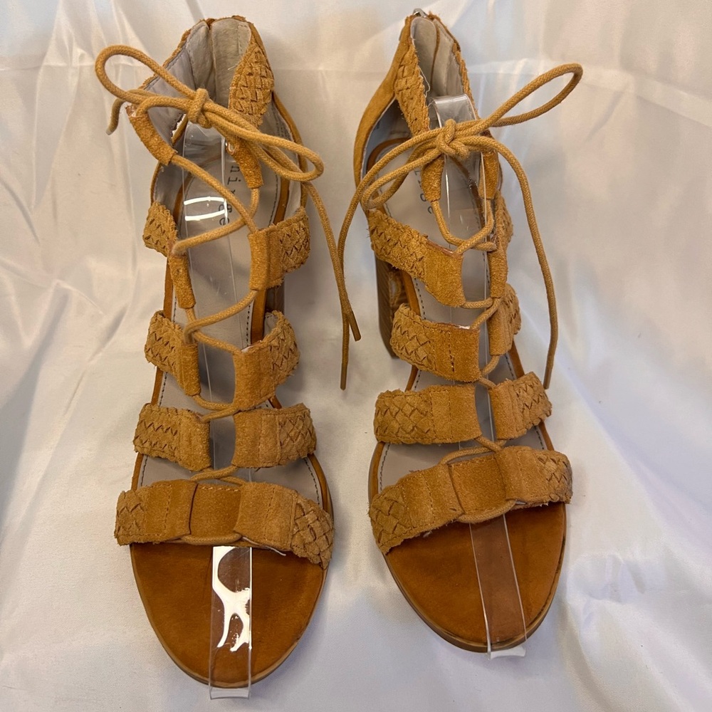Hinge Suede Leather Braided Strappy Chunky Heels. Very comfortable! Size 10